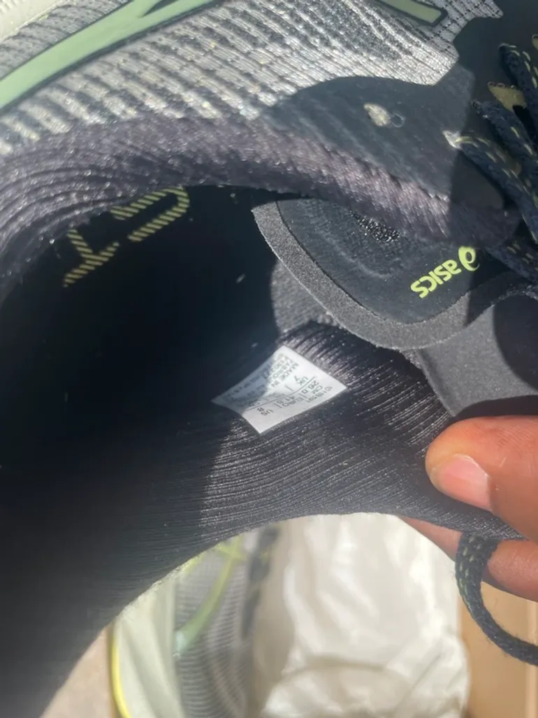 Used Asics Nova blast 3 bike — image 8 of 8