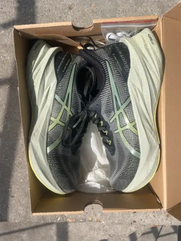 Used Asics Nova blast 3 bike — image 4 of 8