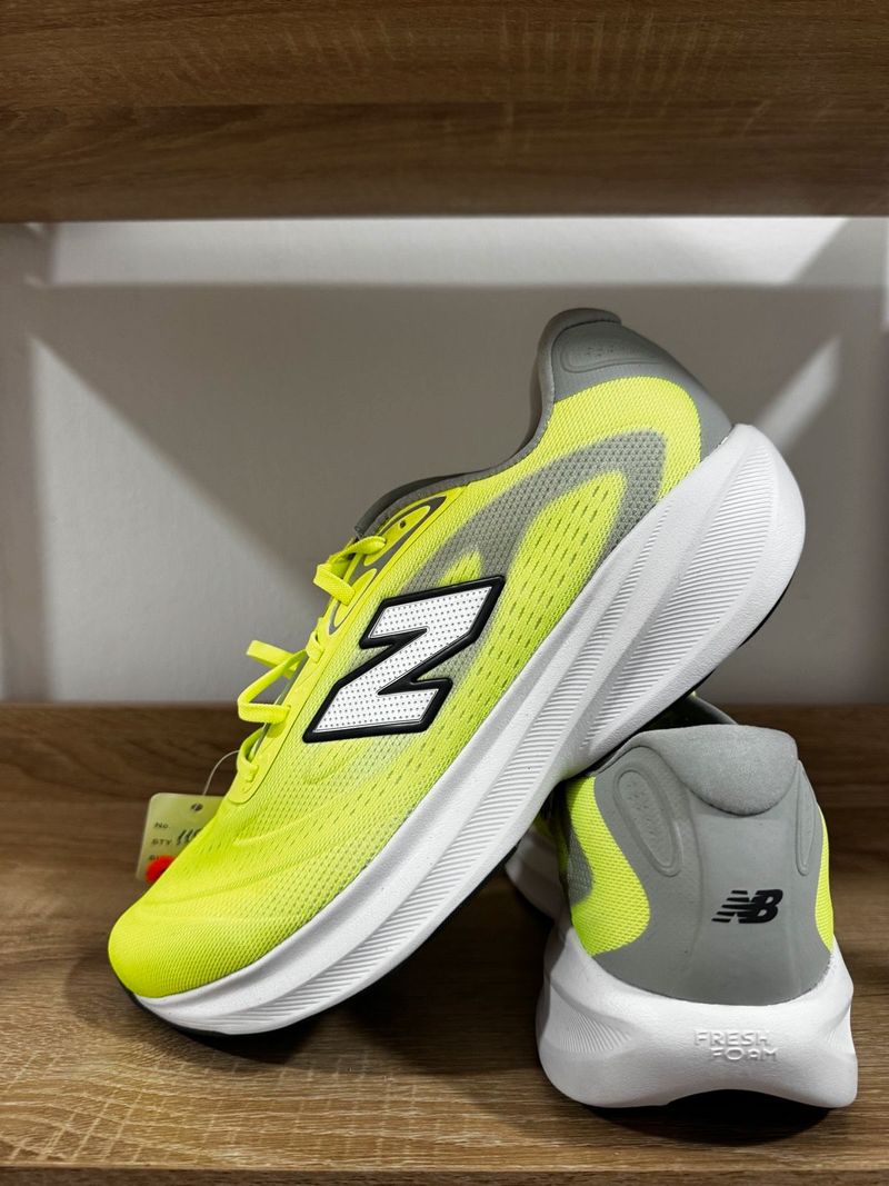 Used New Balance Fresh Foam 680 v9 Running Shoes