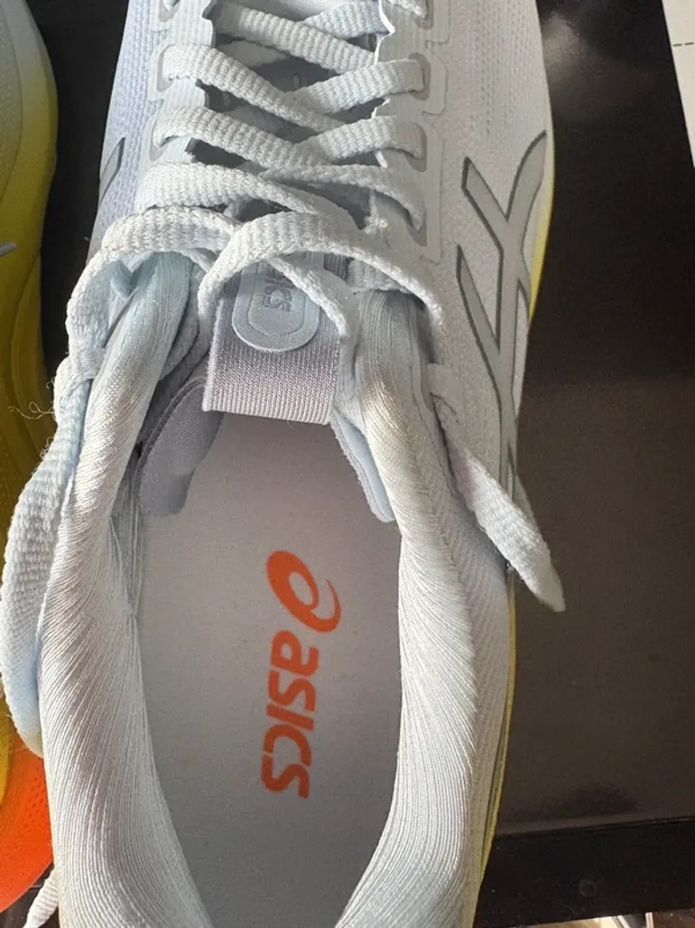 Used Asics Running Shoes bike — image 4 of 5