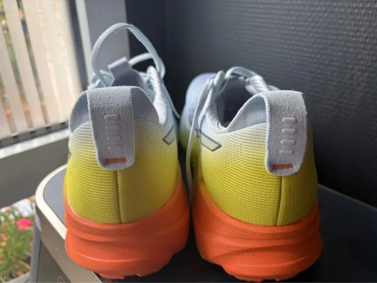 Used Asics Running Shoes bike — image 3 of 5