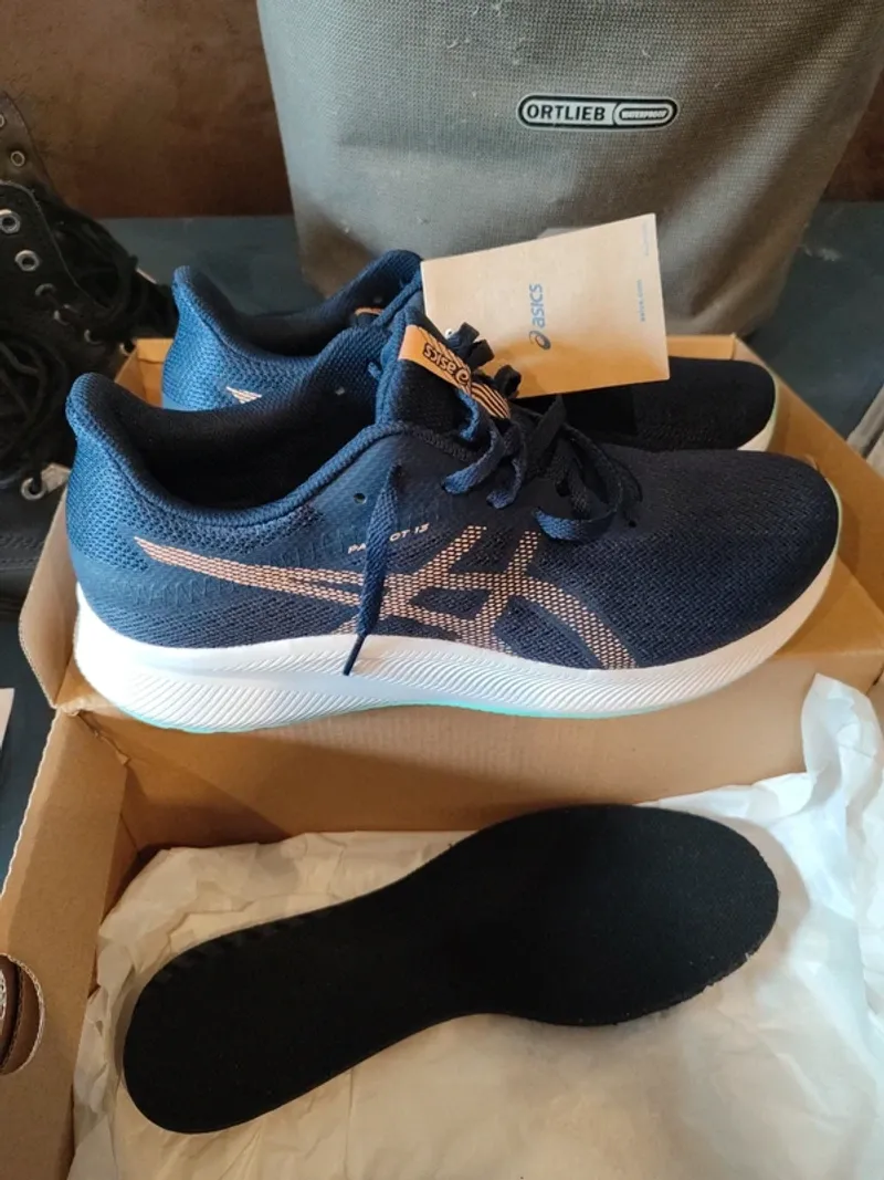 Used Asics Shoes Running Shoes