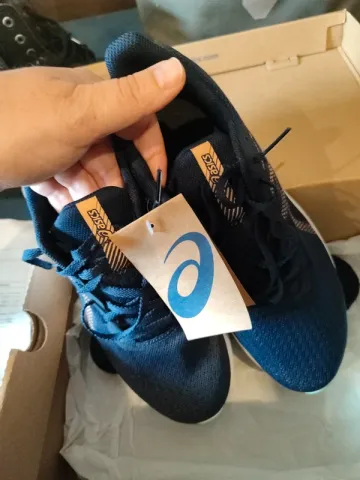 Used Asics Shoes bike — image 2 of 4