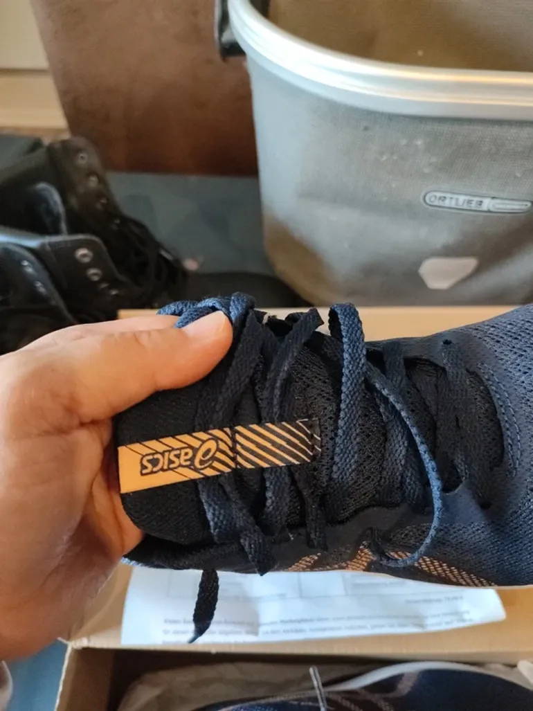 Used Asics Shoes bike — image 3 of 4