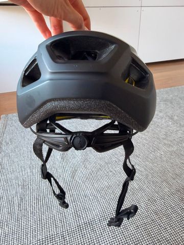 Used MET Cycling Helmet 2024 bike — image 5 of 7