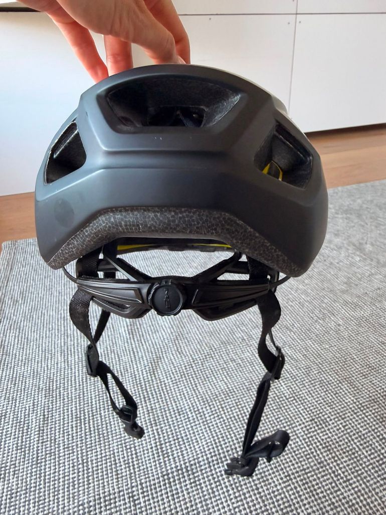 Used MET Cycling Helmet 2024 bike — image 5 of 7