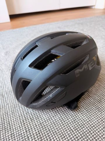 Used MET Cycling Helmet 2024 bike — image 3 of 7
