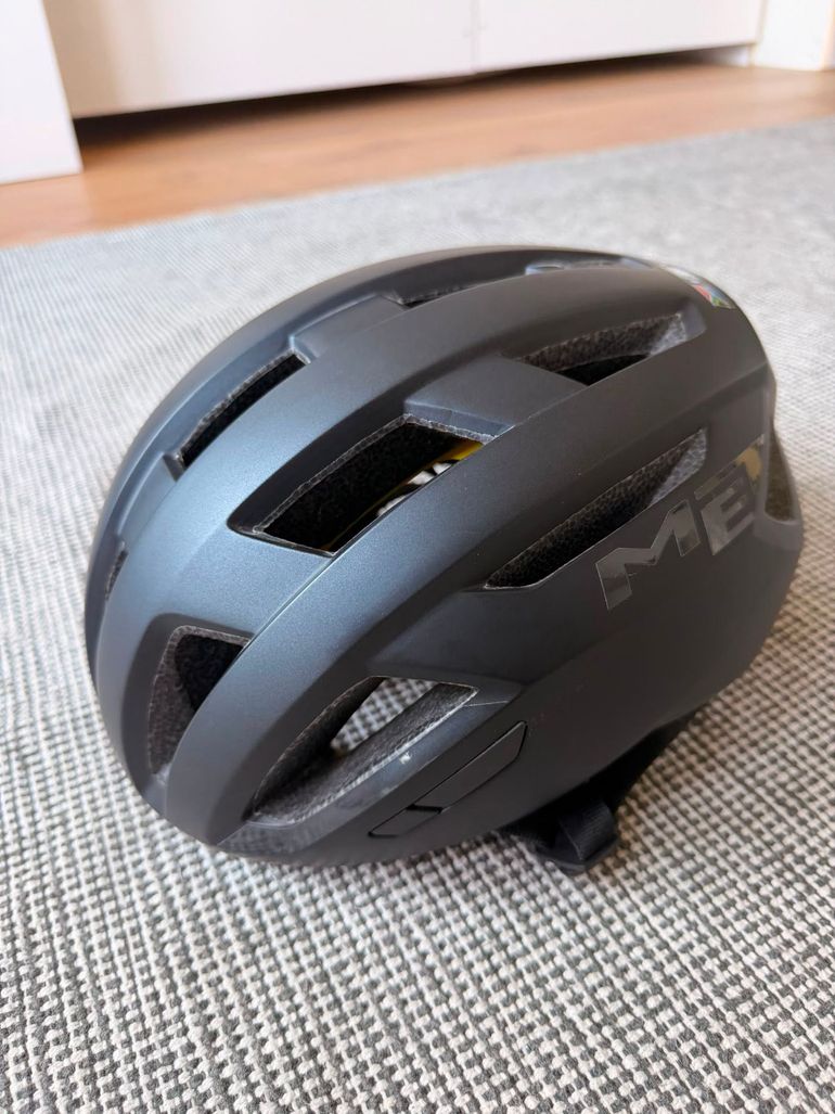 Used MET Cycling Helmet 2024 bike — image 3 of 7