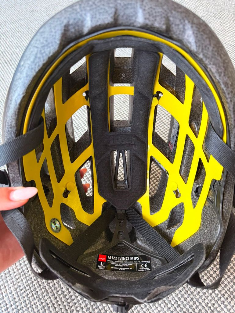 Used MET Cycling Helmet 2024 bike — image 6 of 7