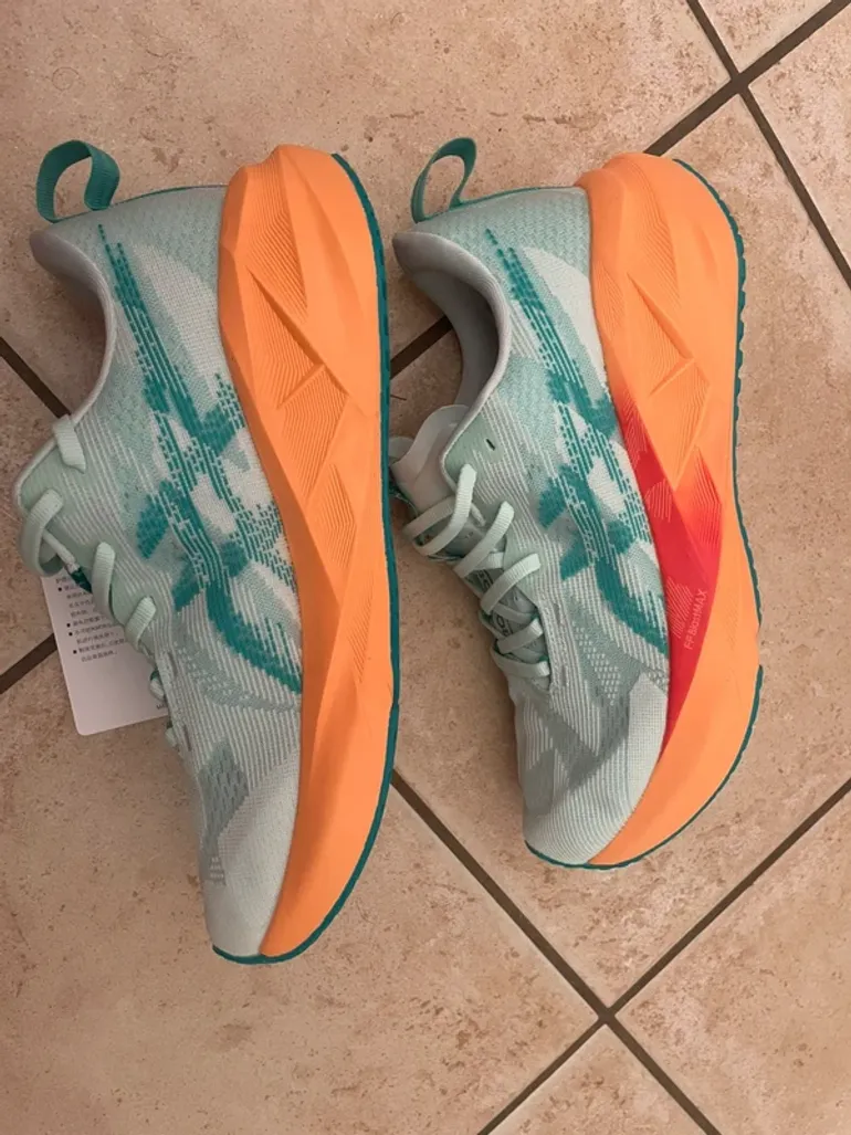 Used Asics Novablast 5 bike — image 1 of 2