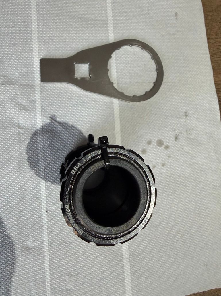 black bearing BSA DUB Bottom Bracket 68/73 2026 bike usato — immagine 3 di 3