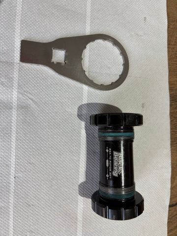 black bearing BSA DUB Bottom Bracket 68/73 2026 bike usato — immagine 1 di 3