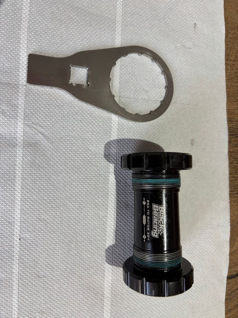 Tweedehands black bearing BSA DUB Bottom Bracket 68/73 2026 Drivetrain & Pedals