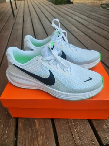 Used Nike Revolution 8 bike — image 1 of 4