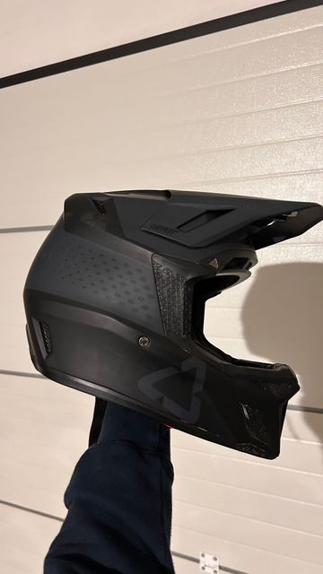 Käytetty LEATT downhill helmet 2023 Cycling Accessories
