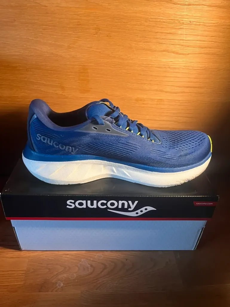 Used Saucony Running Shoes bike — image 2 of 6