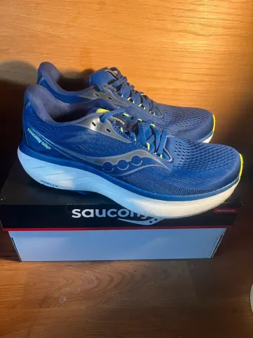Used Saucony Running Shoes bike — image 1 of 6