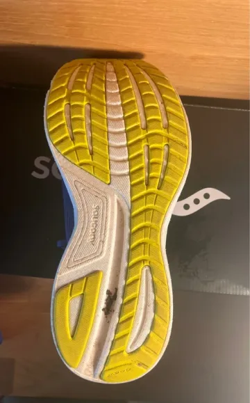 Used Saucony Running Shoes bike — image 4 of 6