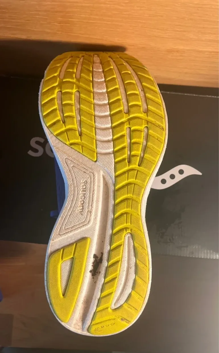 Used Saucony Running Shoes bike — image 4 of 6