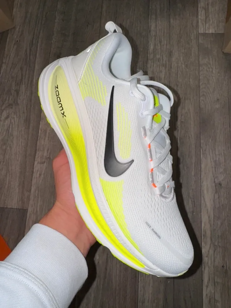 Used New Balance Vomero 18 Running Shoes