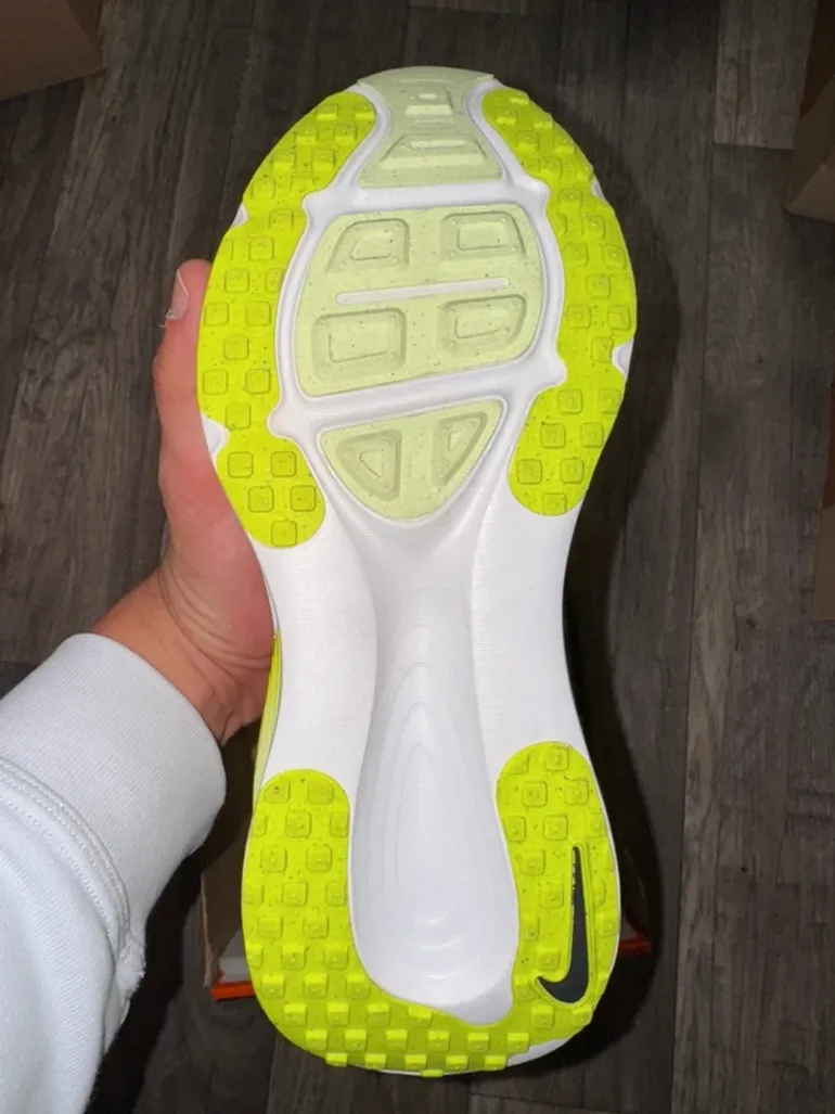 Used New Balance Vomero 18 bike — image 3 of 7