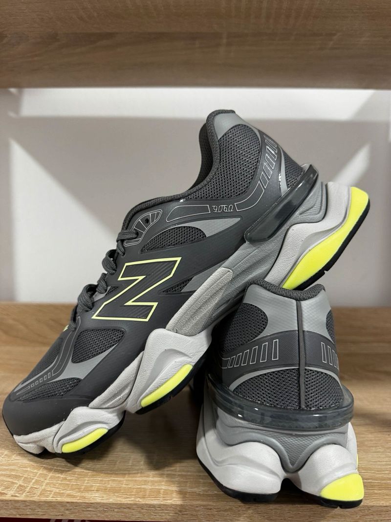 Gebrauchtes New Balance 9060 Running Shoes