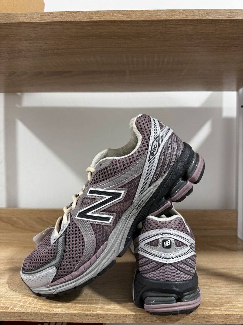 Gebrauchtes New Balance 860v2 Running Shoes