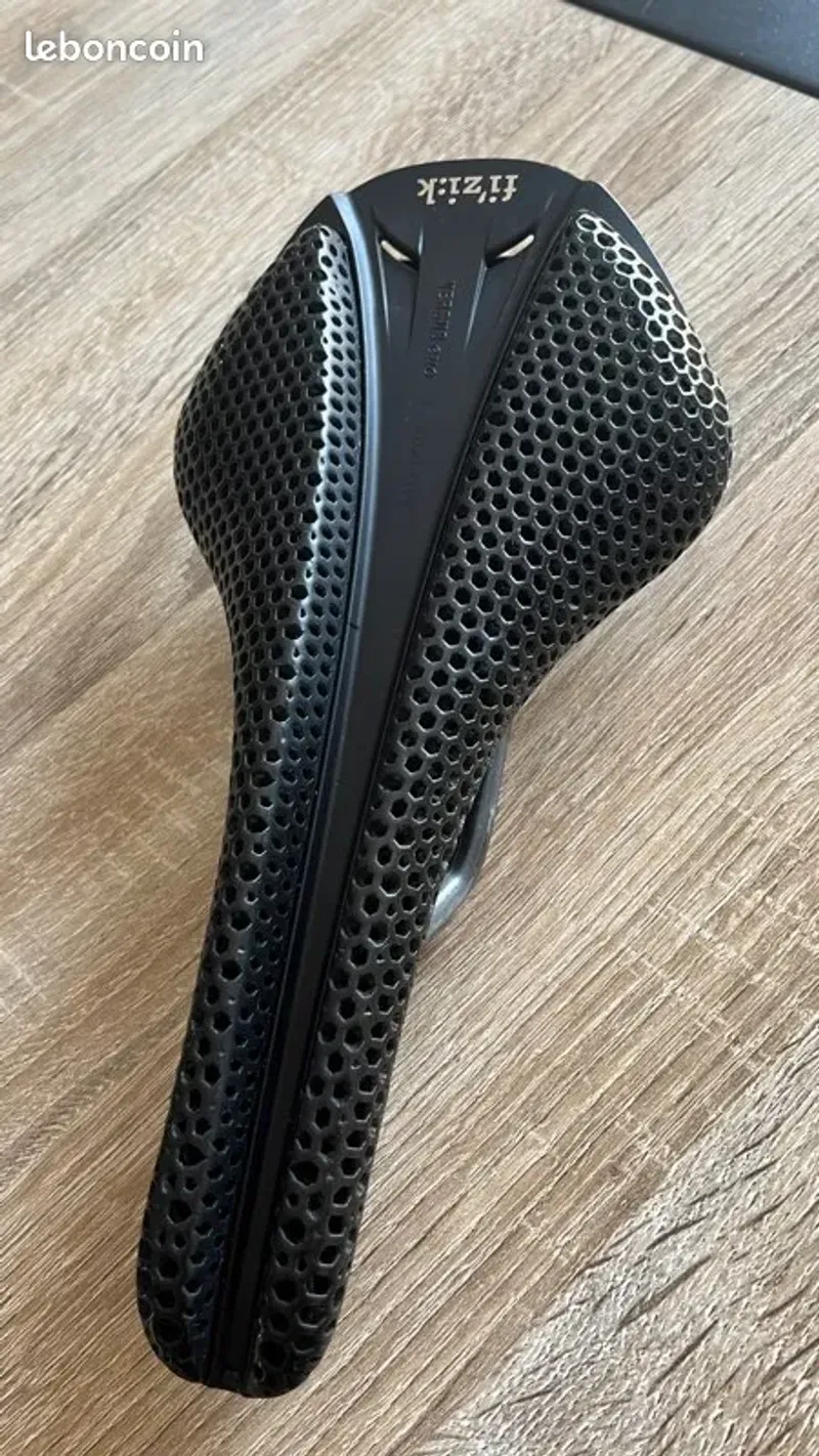 Used Fizik Versus Evo Adaptative Saddles & Seatposts