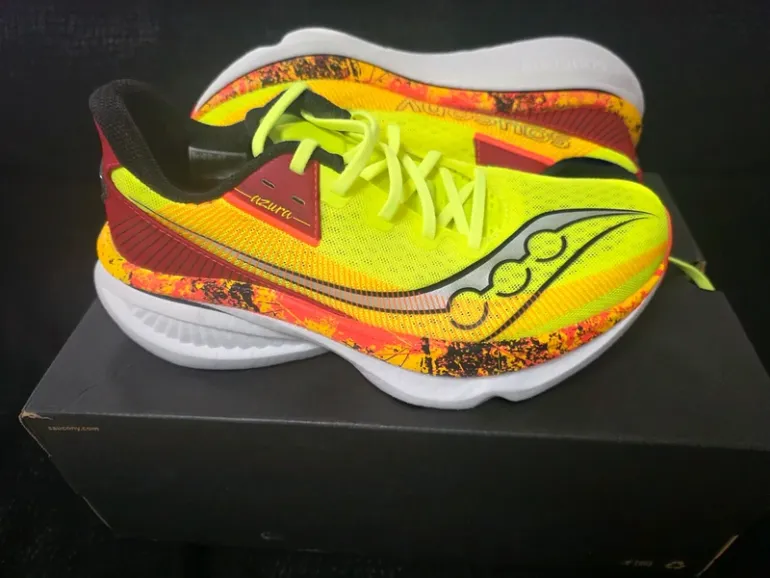 Used Saucony Running Shoes bike — image 2 of 2