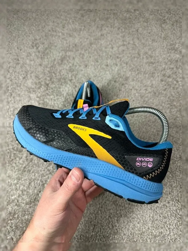 Used Brooks Divide 3 Running Shoes