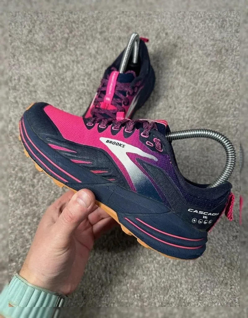 Used Brooks Cascadia 16 Running Shoes