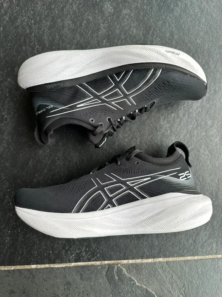 Used Asics Gel-Nimbus 25 bike — image 6 of 9