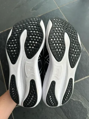 Used Asics Gel-Nimbus 25 bike — image 7 of 9