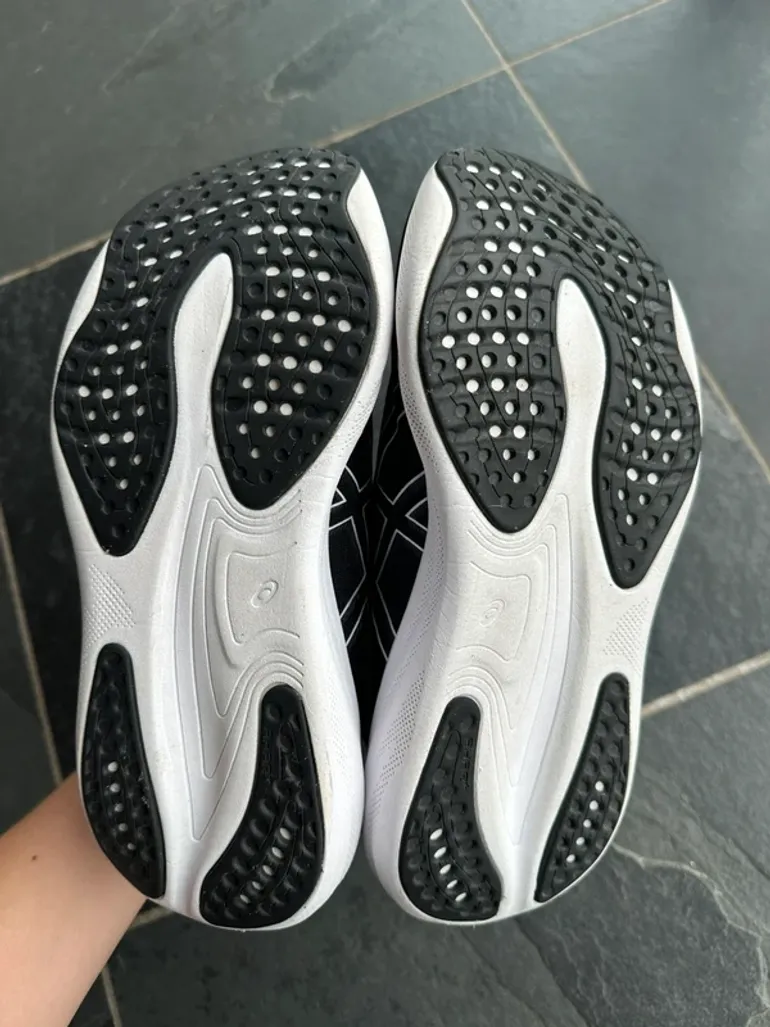 Used Asics Gel-Nimbus 25 bike — image 7 of 9