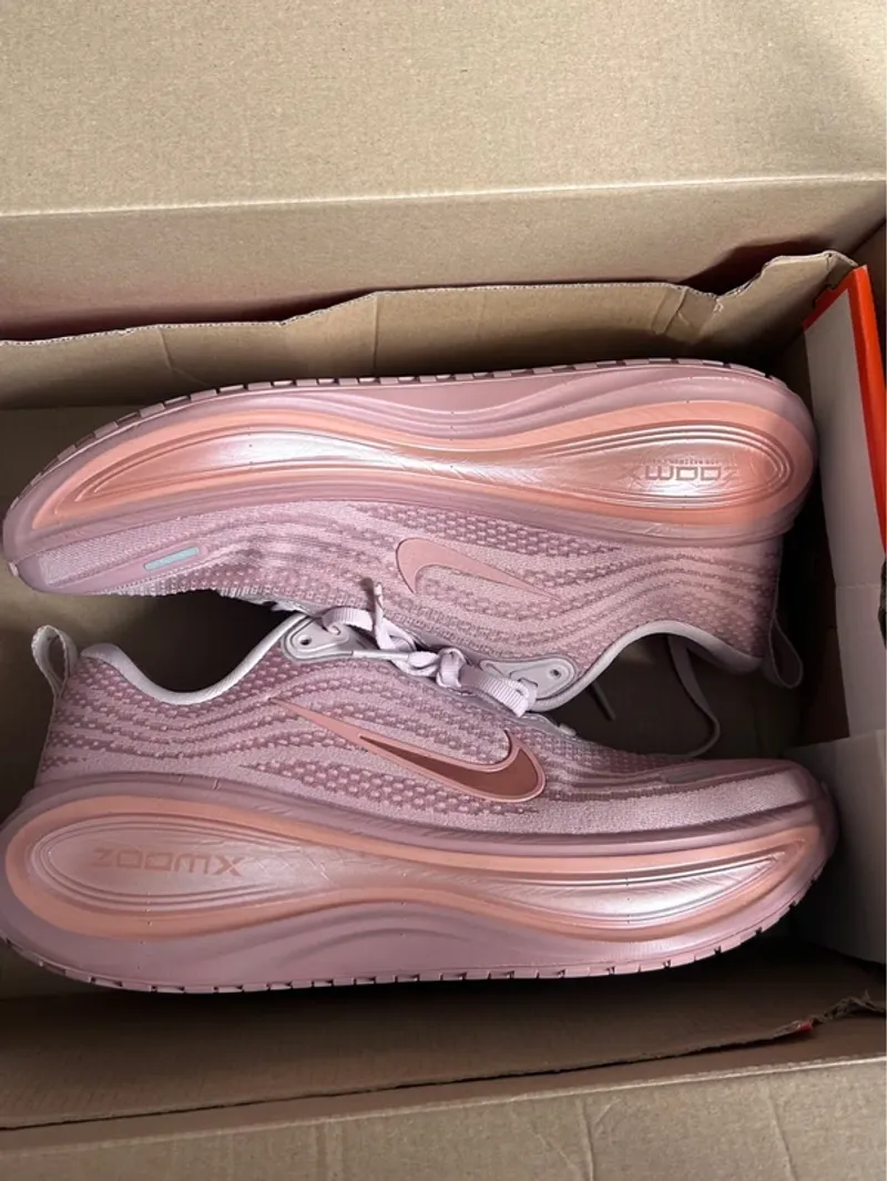 Used Rose Vomero Plus Running Shoes
