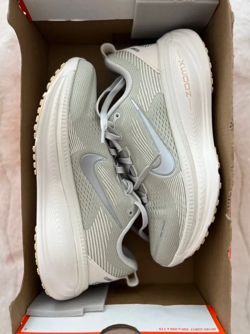 Gebrauchtes Rose Vomero 18 Running Shoes