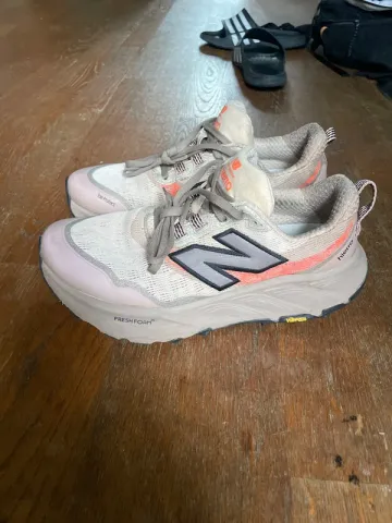 Gebrauchtes New Balance Hierro v9 bike — Bild 1 von 5