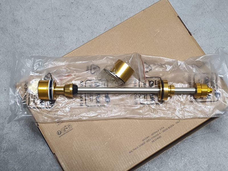Käytetty RockShox ZEB DebonAir+ A1+ Air Shaft 2024 Fork