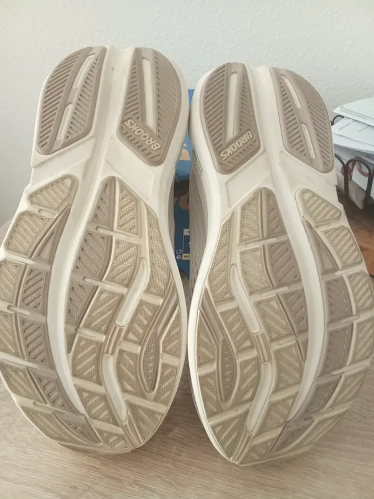 Used Brooks Ghost Max 3 bike — image 2 of 5