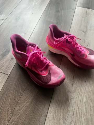 Used Nike Zoom Fly 6 bike — image 1 of 4