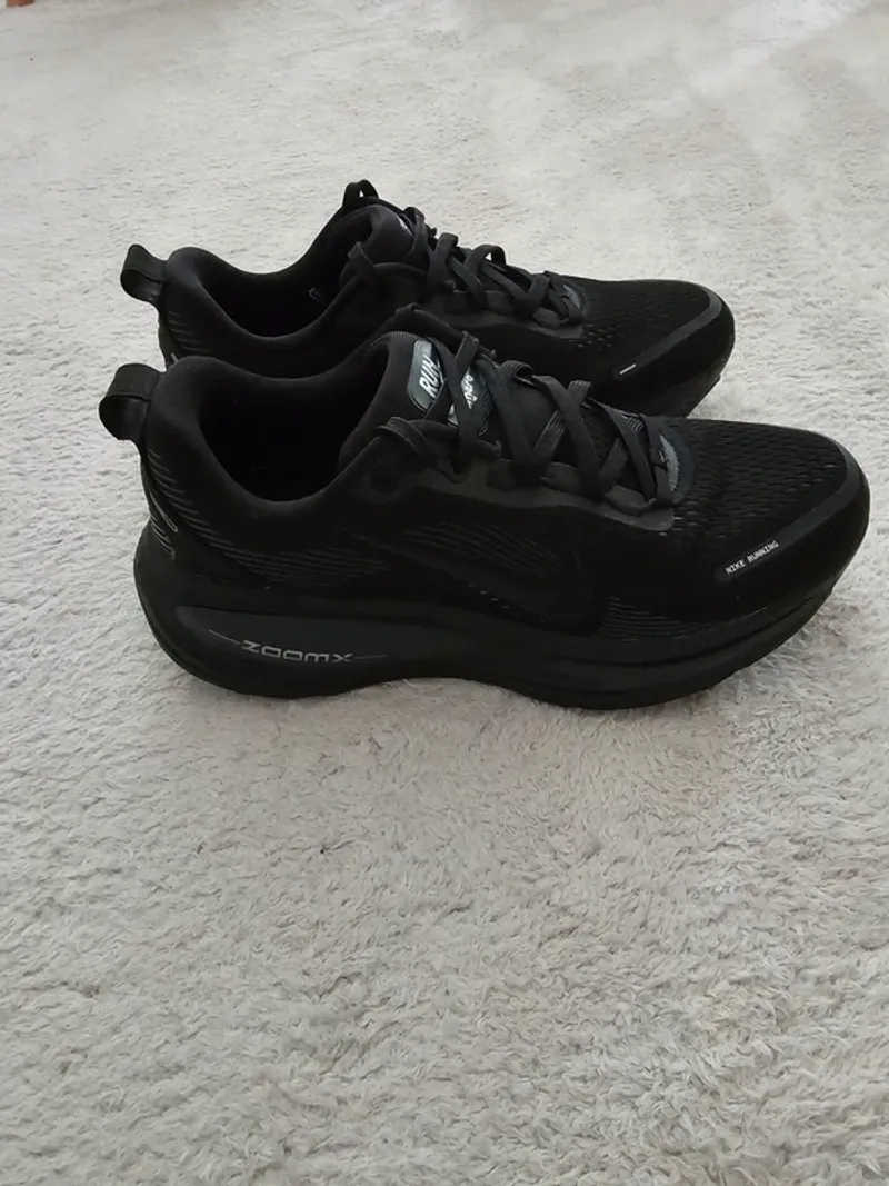 Gebrauchtes Nike Vomero 18 Running Shoes