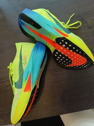 Used Nike ZoomX Vaporfly Next% 3 bike — image 10 of 12
