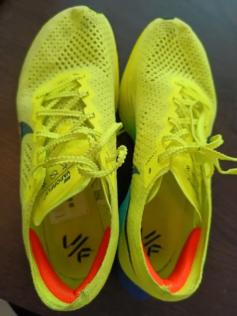 Used Nike ZoomX Vaporfly Next% 3 bike — image 6 of 12