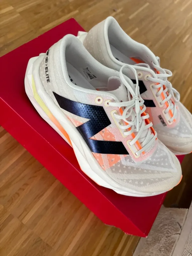 Used New Balance FuelCell SuperComp bike — image 2 of 4