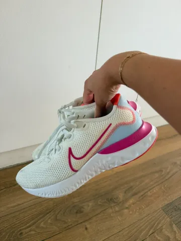 Used Nike Running Shoes bike — image 1 of 6