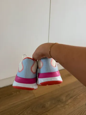 Used Nike Running Shoes bike — image 3 of 6