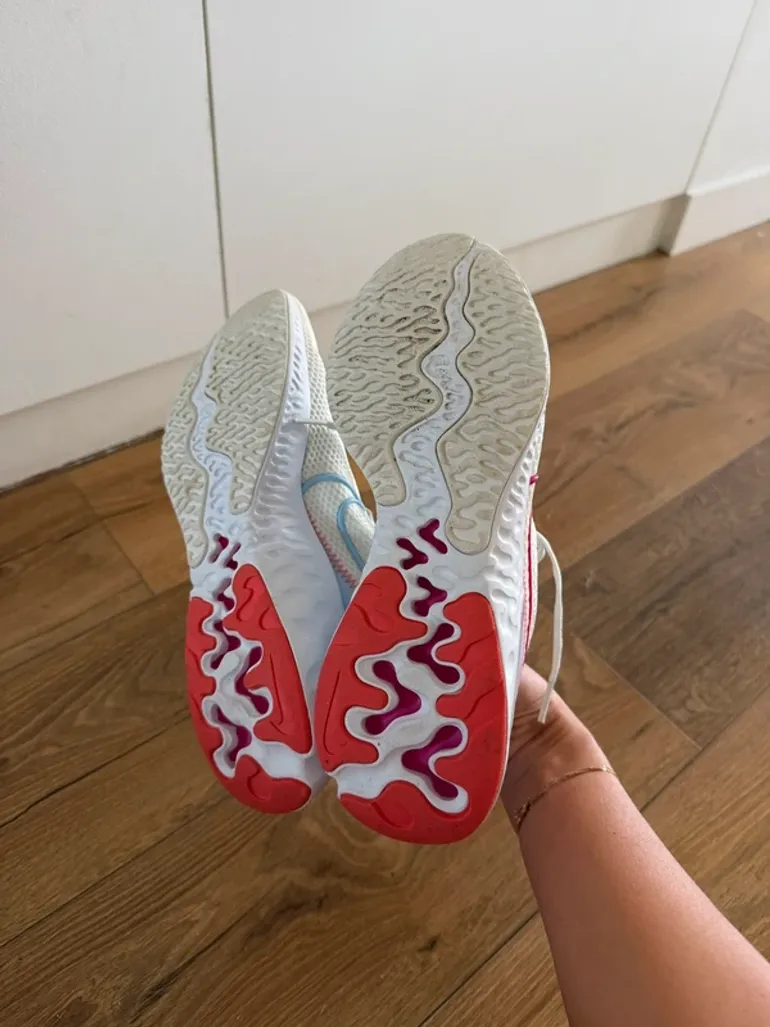 Used Nike Running Shoes bike — image 5 of 6
