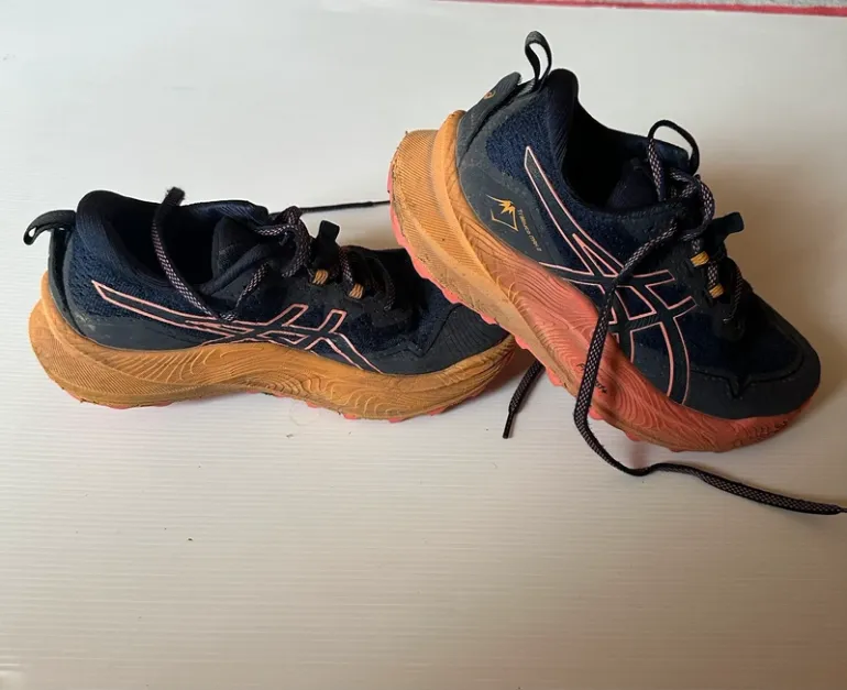 Used Asics Trail running shoes bike — image 3 of 5