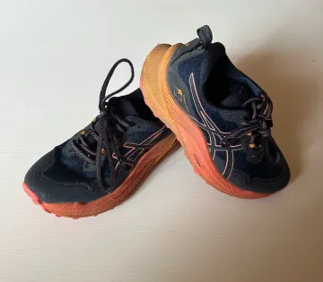 Used Asics Trail running shoes bike — image 1 of 5