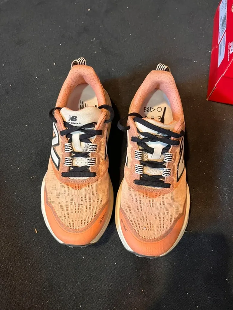 Used New Balance Hierro v9 bike — image 2 of 4